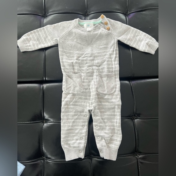 4 Outfits for Baby- 3-6 Months - Picture 9 of 10